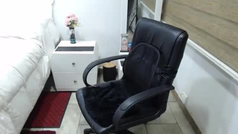 jessy online show from December 4, 3:28 am