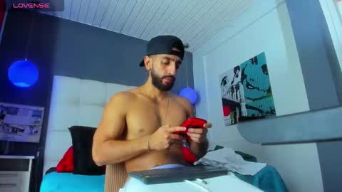 Yiyo online show from February 3, 6:40 am