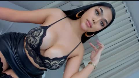 ylonagrae online show from October 17, 5:22 am