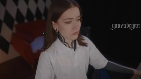 ynnenbrynn online show from April 18, 9:55 am