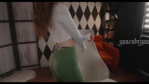 ynnenbrynn online show from October 8, 6:52 am