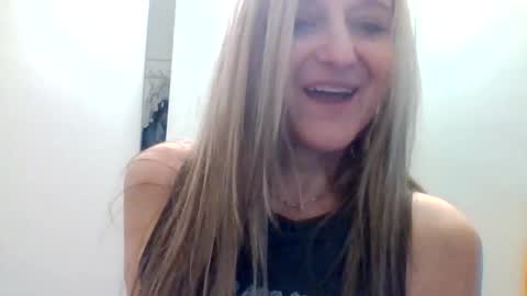 yogabuttttttt online show from March 17, 5:12 am