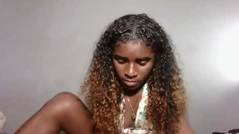 yolandrina05 online show from October 12, 12:20 pm