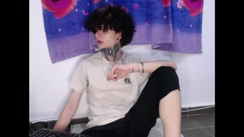 Little Mike Independent model online show from February 19, 1:49 am