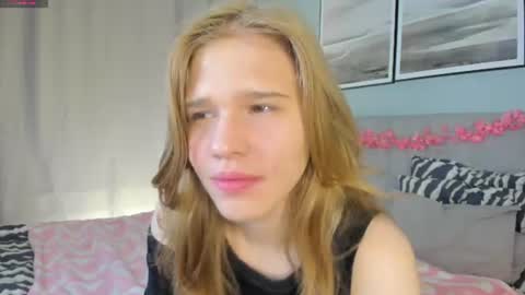Elizabeth brunette -- Darline blonde  online show from July 22, 7:10 am