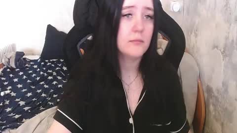 your_8a8y online show from April 15, 10:07 am