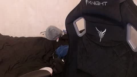 your_8a8y online show from December 3, 11:07 am