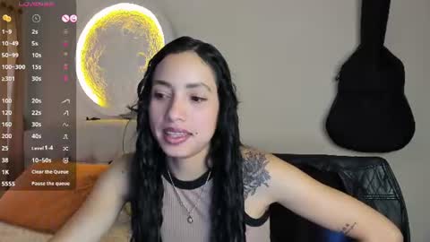 mia3 online show from July 11, 6:44 pm
