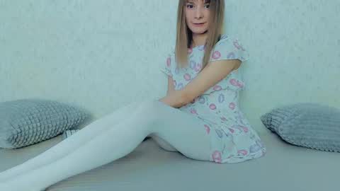 Lily online show from March 4, 4:49 am