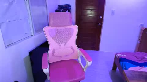 your_dreamgirlxxx69 online show from February 13, 9:45 am