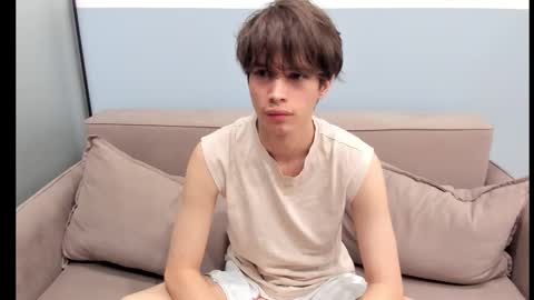 your_shy_guy online show from October 1, 4:22 am