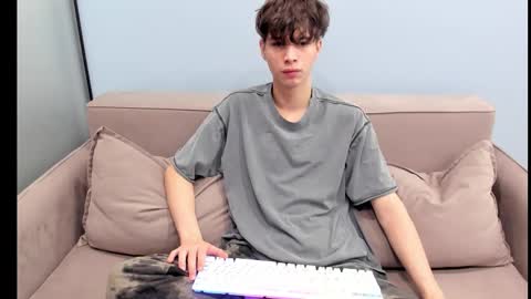 your_shy_guy online show from October 26, 2:01 am