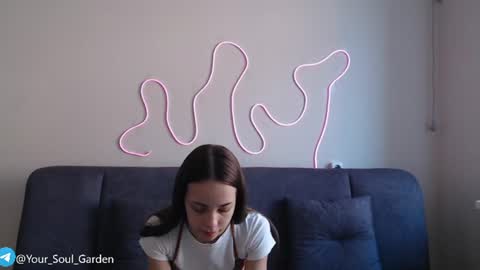 Zoe online show from August 4, 11:45 pm
