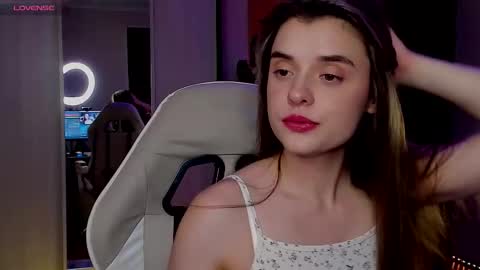 Anikka online show from September 26, 9:01 pm