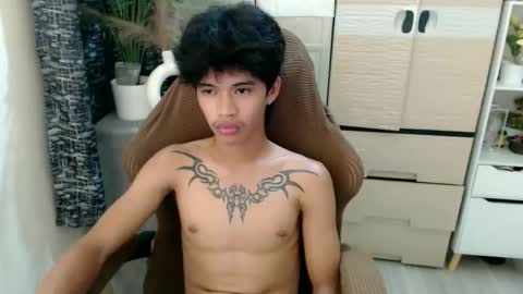 yourasian_eric online show from February 28, 6:23 pm