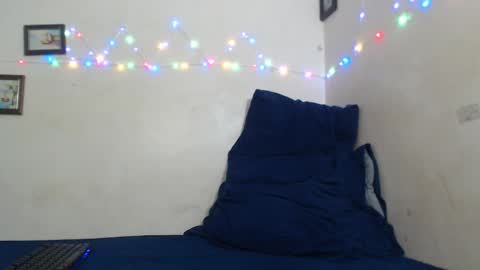 Yourdaddy2005 online show from September 27, 12:14 pm