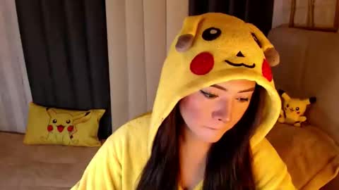 JEN  online show from April 22, 4:03 pm