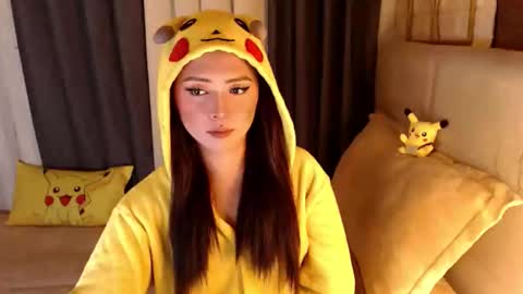 JEN  online show from April 15, 12:30 pm