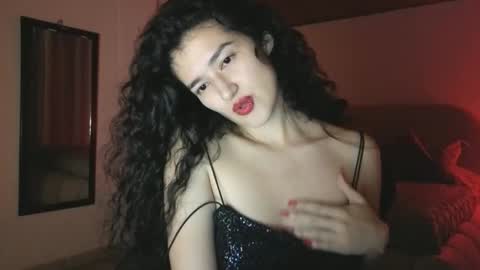 yourdreamgirl2025 online show from April 14, 12:03 am