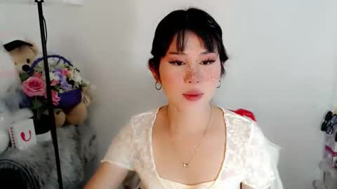 PrettyElla online show from October 28, 2:01 am