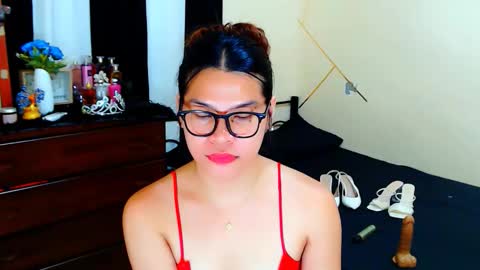 yourgoddesscruella online show from March 18, 7:14 am
