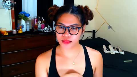 yourgoddesscruella online show from March 26, 7:24 am