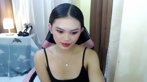 Snapshot of yourlovelytranspinay chatting on January 31, 1:33 am your lovely Dina online show from January 31, 1:33 am