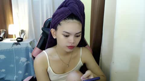 Snapshot of yourlovelytranspinay chatting on March 10, 1:23 am your lovely Dina online show from March 10, 1:23 am