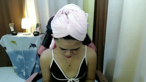 Snapshot of yourlovelytranspinay chatting on September 9, 2:44 am your lovely Dina online show from September 9, 2:44 am