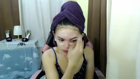 Snapshot of yourlovelytranspinay chatting on March 12, 1:36 am your lovely Dina online show from March 12, 1:36 am