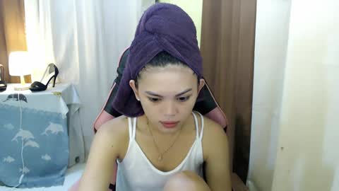 Snapshot of yourlovelytranspinay chatting on February 18, 1:10 am your lovely Dina online show from February 18, 1:10 am
