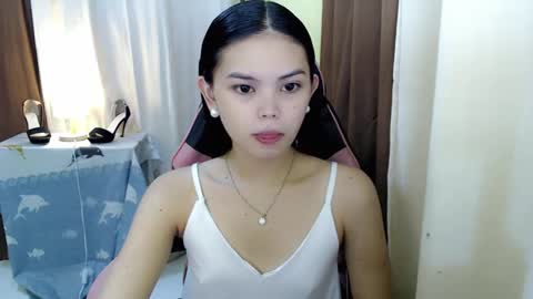 Snapshot of yourlovelytranspinay chatting on March 7, 1:20 am your lovely Dina online show from March 7, 1:20 am