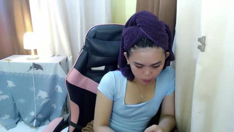 Snapshot of yourlovelytranspinay chatting on January 26, 1:52 am your lovely Dina online show from January 26, 1:52 am