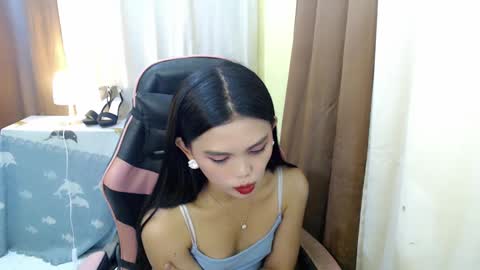 Snapshot of yourlovelytranspinay chatting on February 6, 4:10 am your lovely Dina online show from February 6, 4:10 am