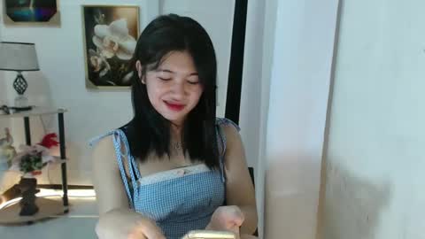 Snapshot of yourprettytrish chatting on February 18, 7:43 am Trish online show from February 18, 7:43 am