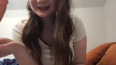 YoursTrulyBella online show from April 18, 2:46 am