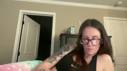 yourstrulylivy online show from January 16, 10:23 pm