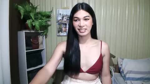 yoursubmissive_larah online show from May 11, 12:12 pm