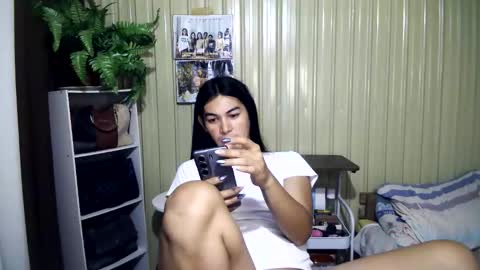 yoursubmissive_larah online show from May 17, 2:04 pm
