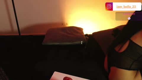 Bella- Independert Model online show from March 5, 7:01 pm