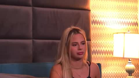 Foxie online show from October 7, 3:24 am