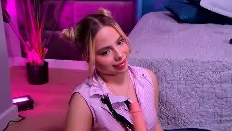 Foxie online show from December 13, 7:53 pm