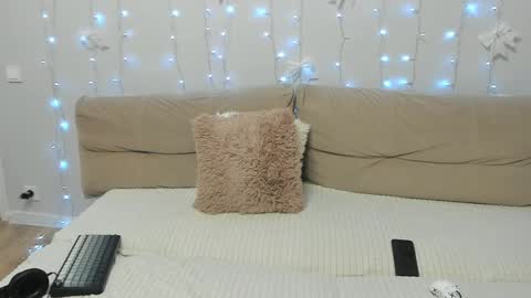 Yue Lang and Samm online show from May 19, 1:56 am