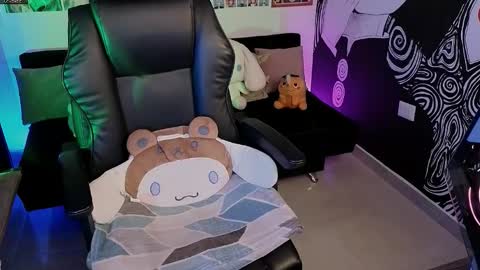    rawr   Anne Independent model      online show from February 4, 2:26 am