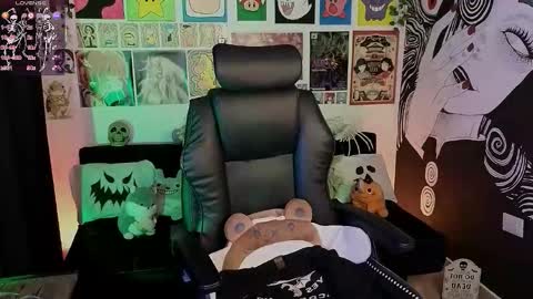    rawr   Anne Independent model      online show from October 16, 11:58 pm