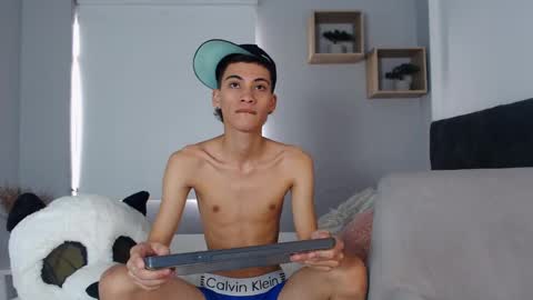 Snapshot of yulian_vasquez chatting on March 10, 3:09 pm yulian_vasquez online show from March 10, 3:09 pm
