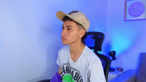 Snapshot of yulian_vasquez chatting on September 18, 12:31 pm yulian_vasquez online show from September 18, 12:31 pm