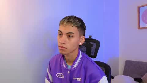 yulian_vasquez online show from October 6, 12:23 pm