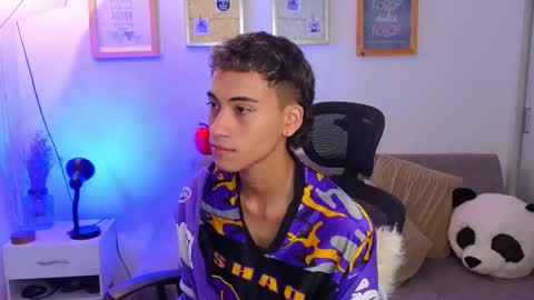 yulian_vasquez online show from November 4, 1:12 pm