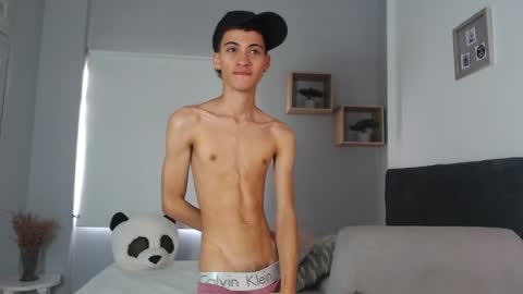Snapshot of yulian_vasquez chatting on March 8, 3:13 pm yulian_vasquez online show from March 8, 3:13 pm